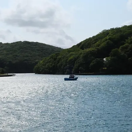 Bosons Bunks 'As Seen In Beyond Paradise ' Looe Exterior photo