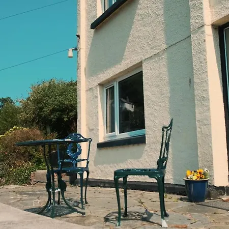 Bosons Bunks 'As Seen In Beyond Paradise ' Looe Exterior photo